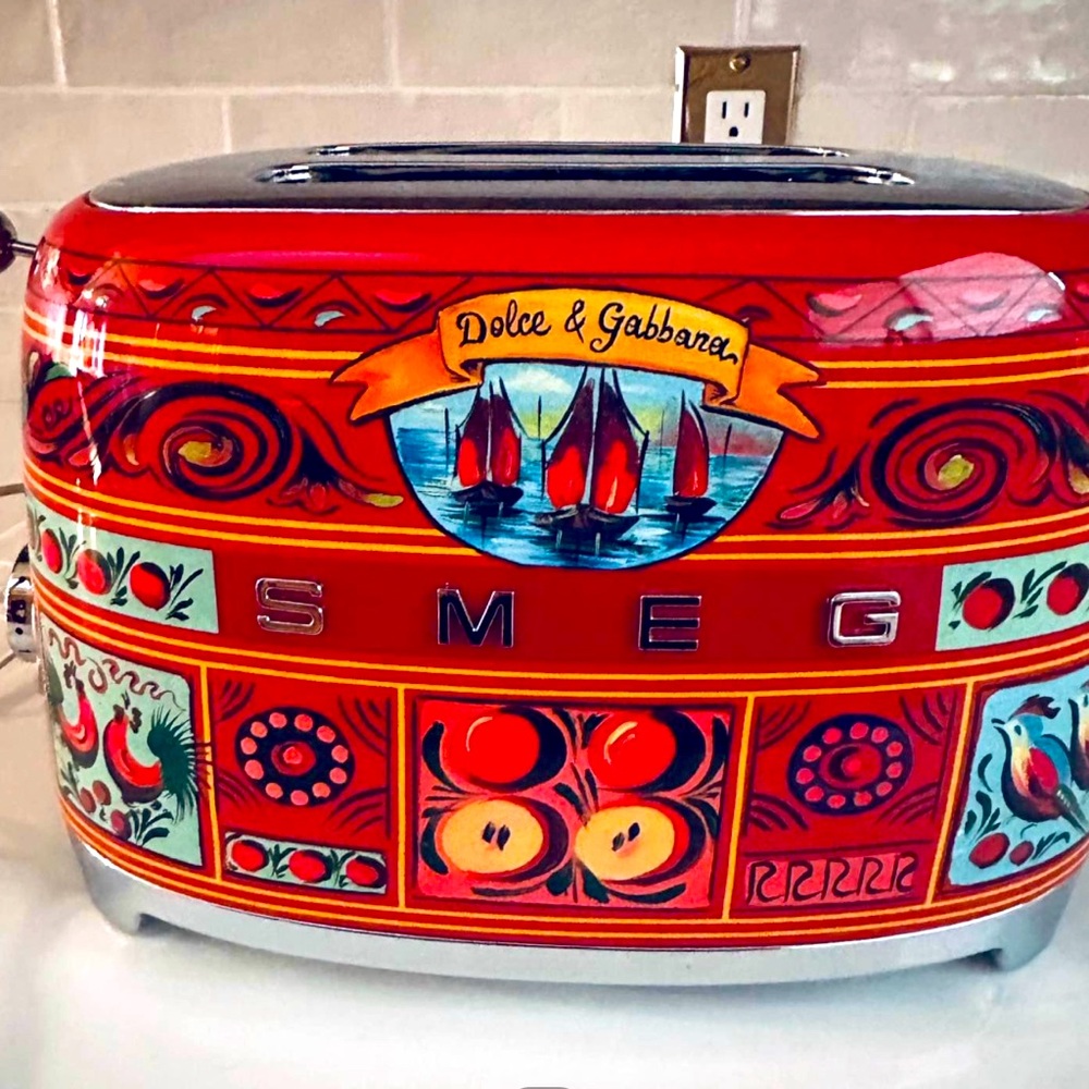 Dolce&Gabbana toaster by SMEG